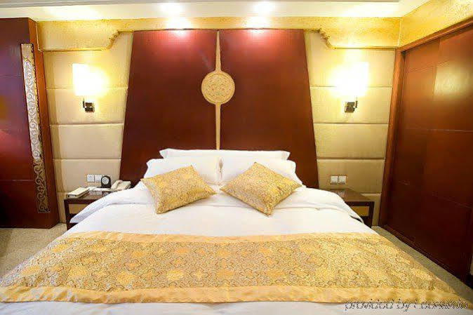 Minshan Lhasa Grand Hotel Chengdu Quarto foto